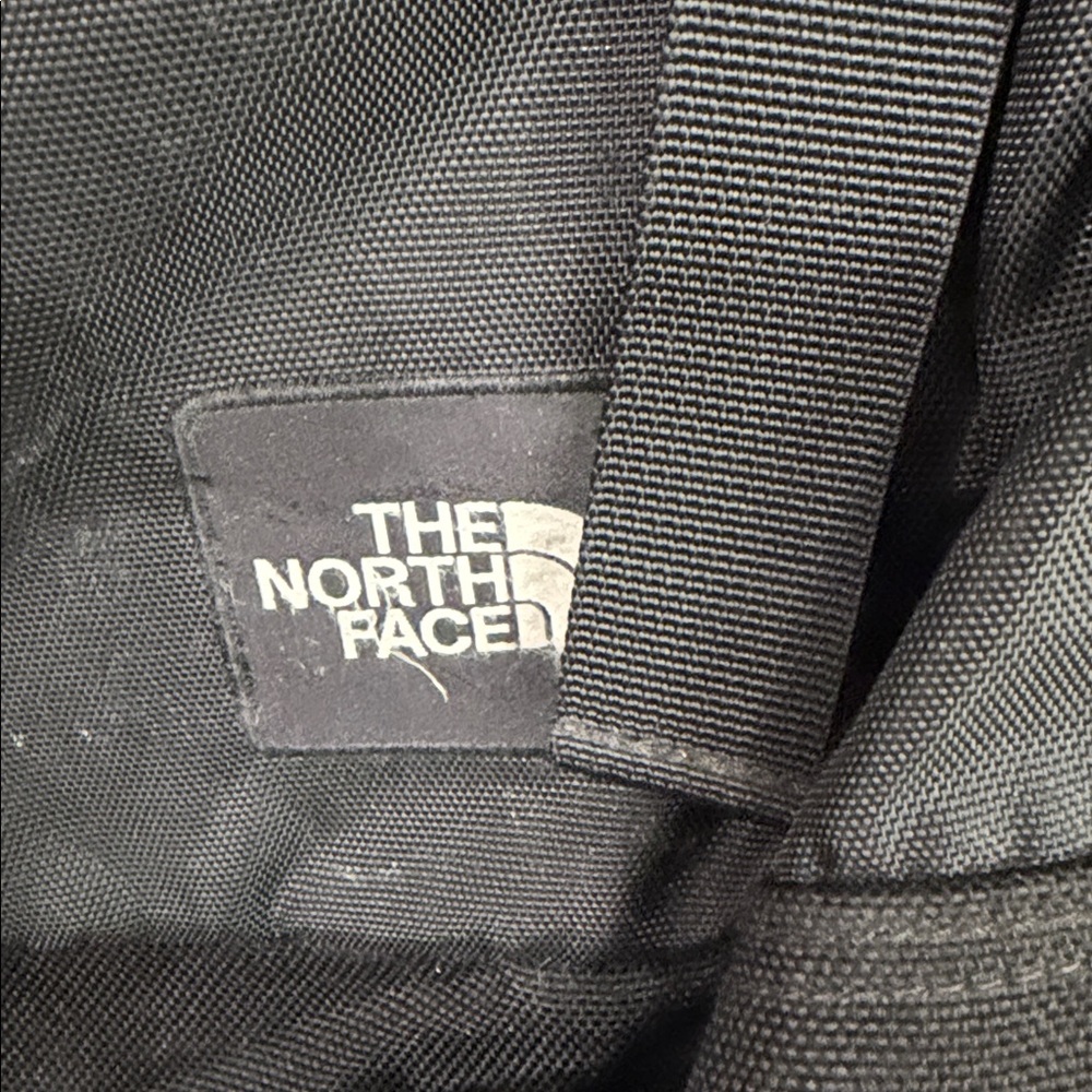 The North Face travel laptop Backpack drawstring - Picture 2 of 8